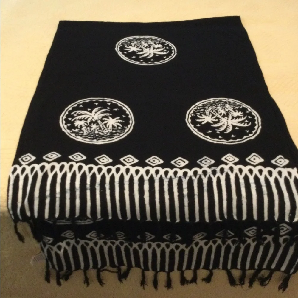 Palm trees Patterned Scarf - Picture 2 of 3